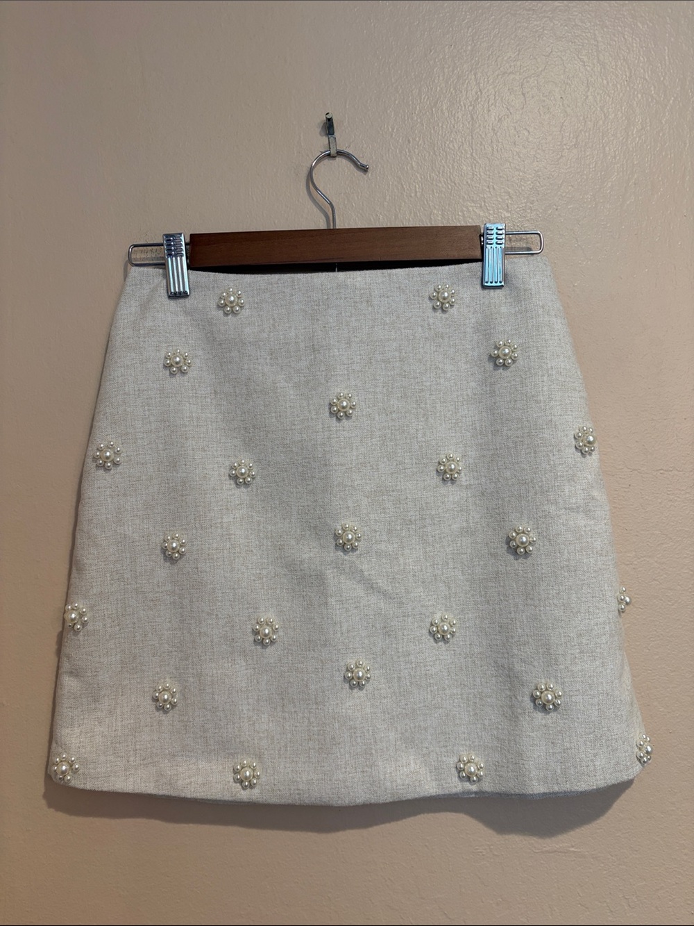 Storia Sandy Tan Mini Skirt w/ Pearl Daisies, Preppy Feminine, Size S